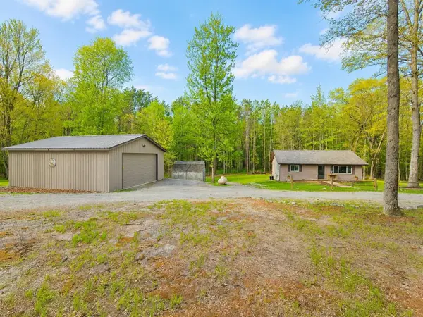 5100 Badger, Farwell, MI 48622
