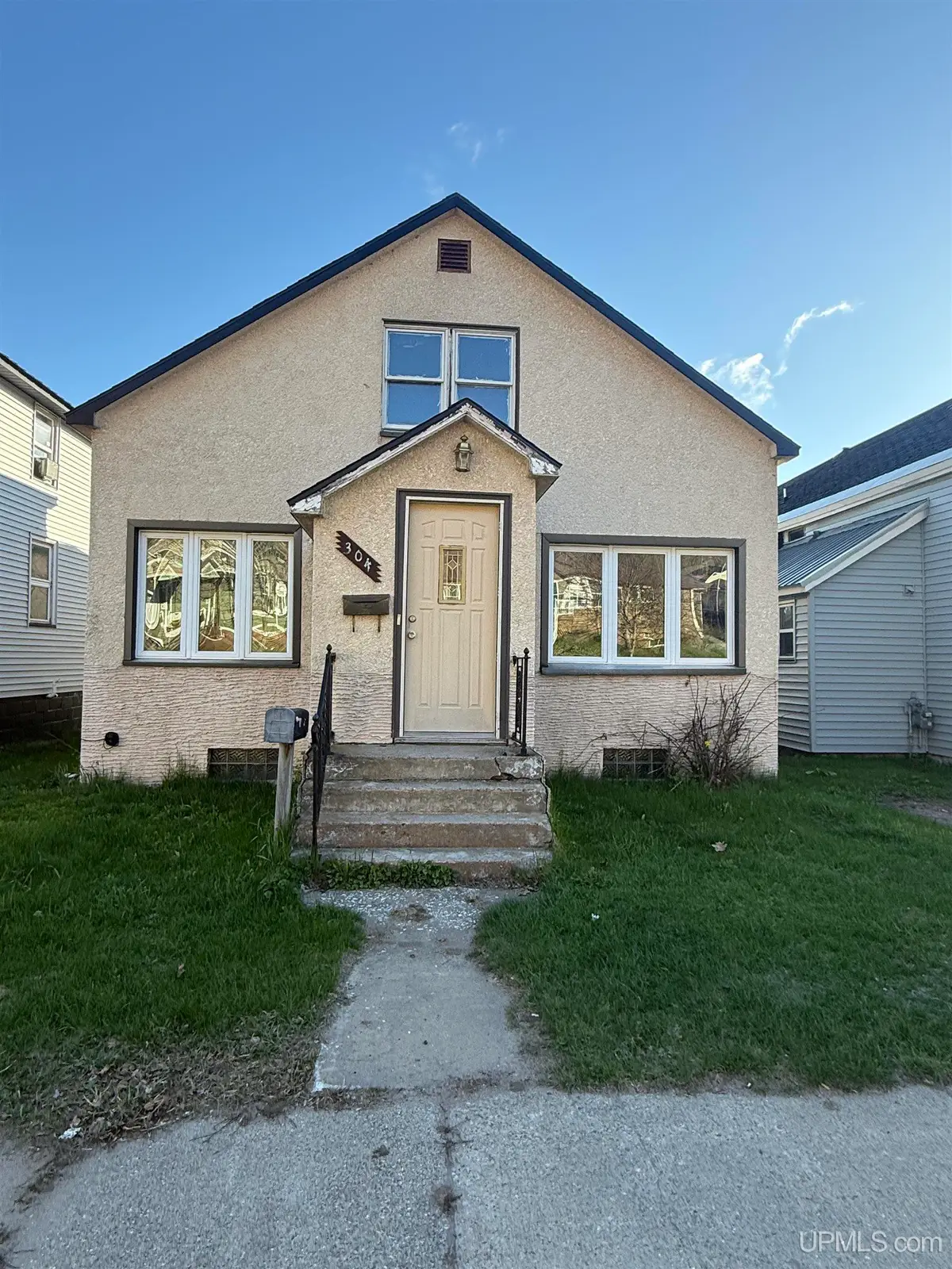 304 W Onota, Munising, MI 49862 - #1