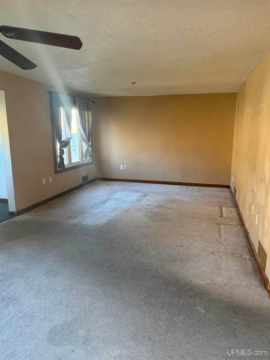304 W Onota, Munising, MI 49862 - #3