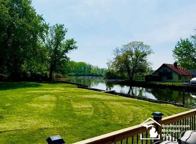 35342 Lake, Brownstown, MI 48173 - #3