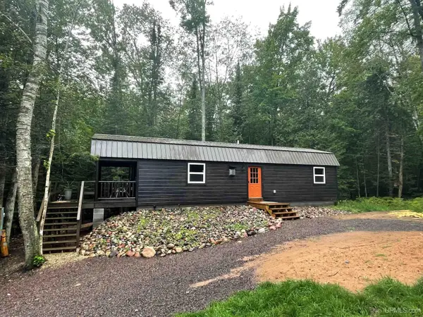 26950 & 26881 E Grosse Point, Hancock, MI 49930