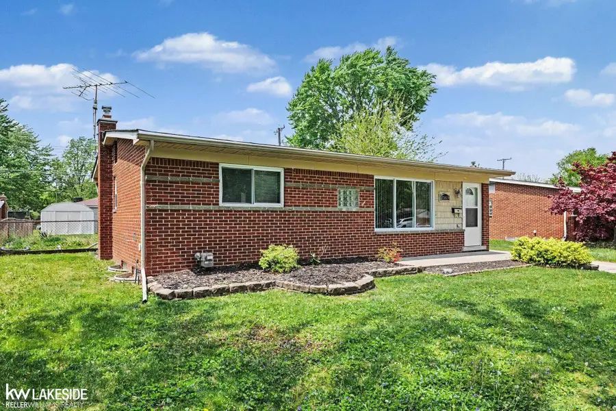 35619 Seville, Clinton Township, MI 48035 - #2