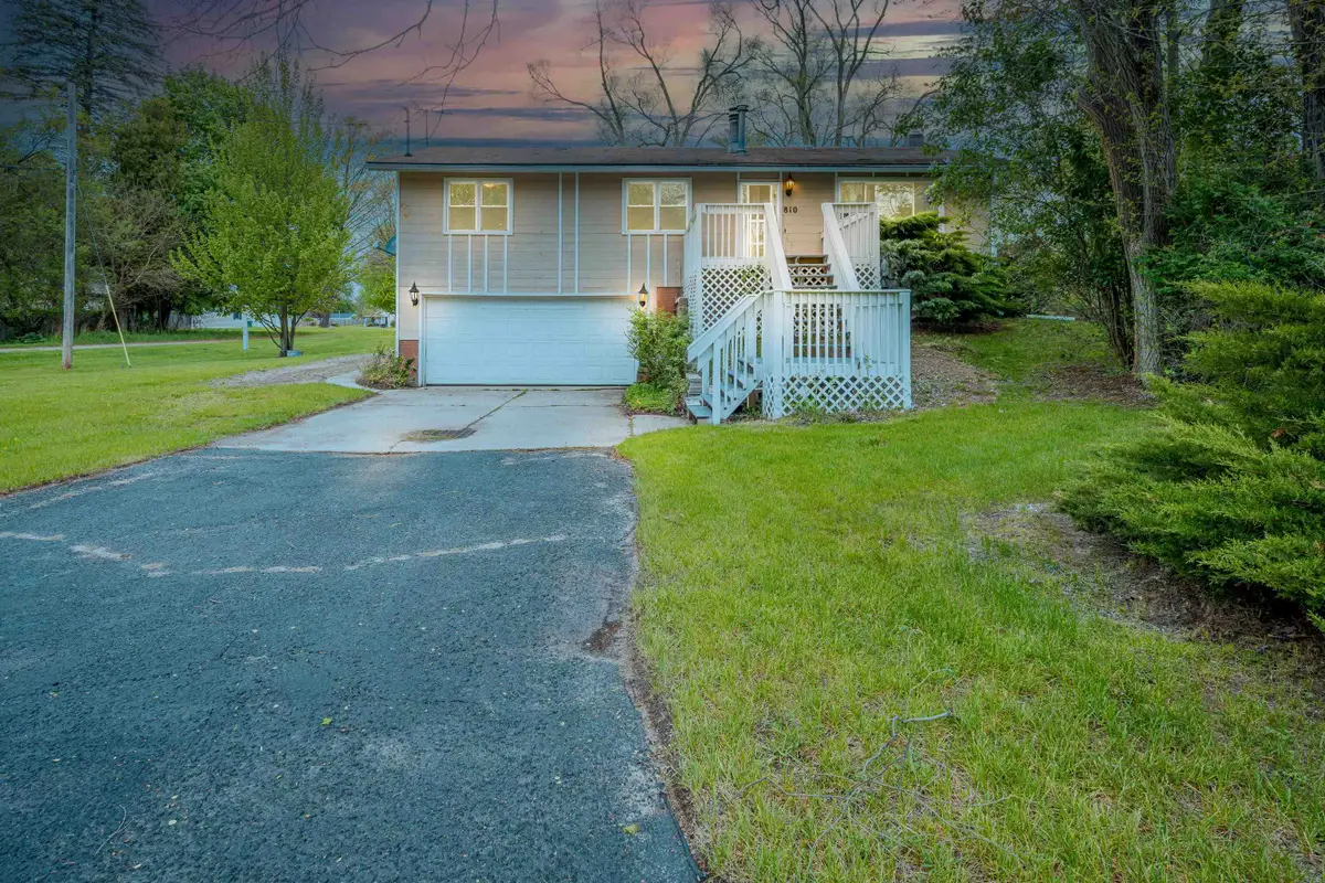 810 W Martin, Gladwin, MI 48624 - #1