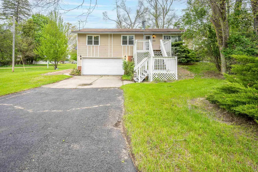 810 W Martin, Gladwin, MI 48624 - #2