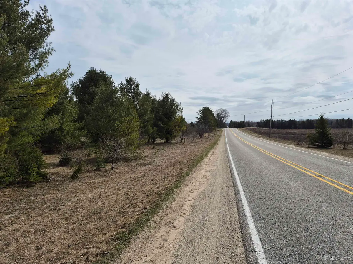East 20 Quarry, Gulliver, MI 49840 - #1