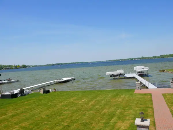 1712 Cass Lake Front, Keego Harbor, MI 48320