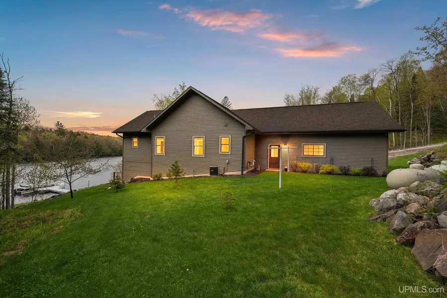 W9435 Peterson, Iron Mountain, MI 49801 - #3