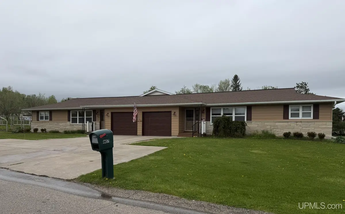 607/609 Kennedy, Iron Mountain, MI 49801 - #1