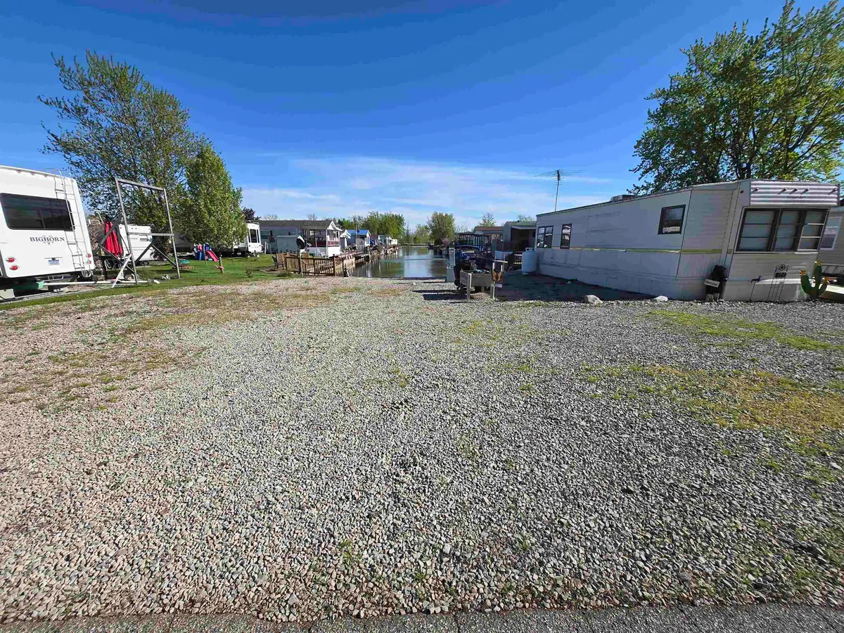 831 S Main Units 173 /174, Au Gres, MI 48703 - #1