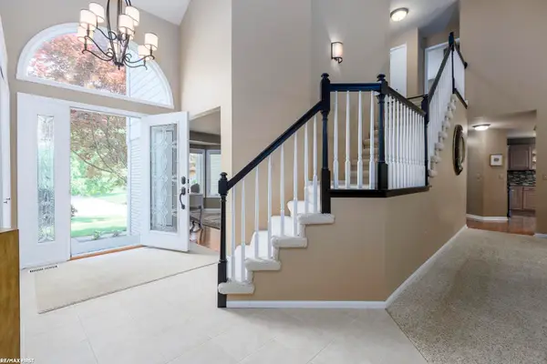 51205 Christine, Shelby Twp, MI 48316