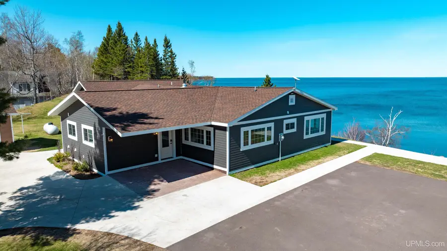 57275 Lakeshore, Calumet, MI 49913 - #2