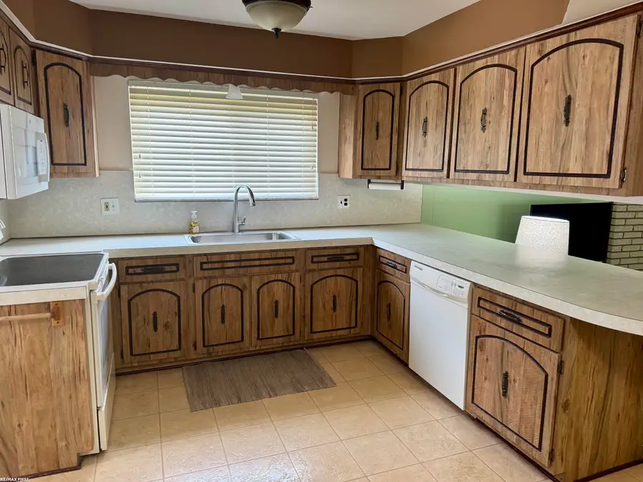 34391 Brookshire, Sterling Heights, MI 48312 - #2