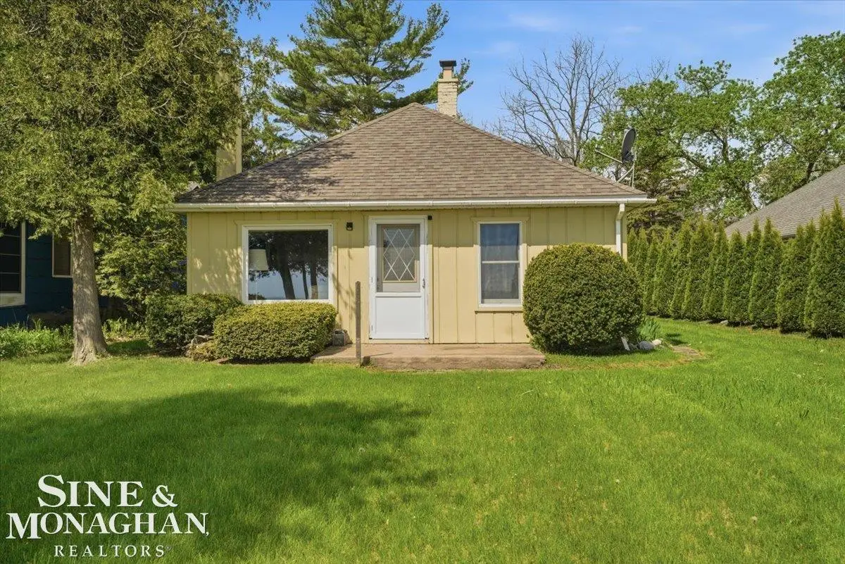 637 S Lakeshore Rd, Port Sanilac, MI 48469 - #1