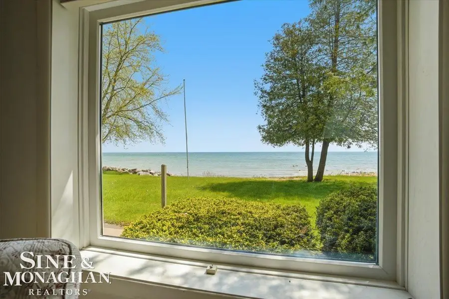 637 S Lakeshore Rd, Port Sanilac, MI 48469 - #2