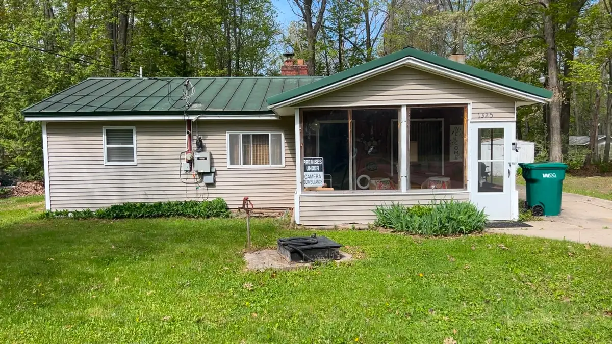 1325 James, Harrison, MI 48625 - #1