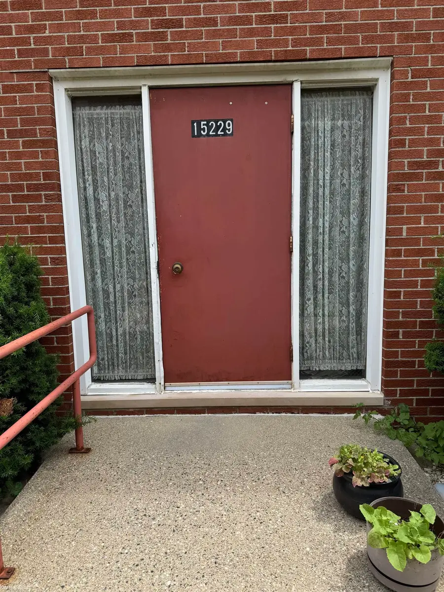 15229 E 9 Mile #Unit 1B, Eastpointe, MI 48021 - #2