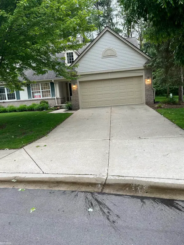 183 Four Seasons, Lake Orion, MI 48360