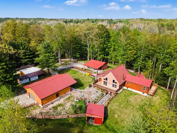 1900 N Forest Lake, Alger, MI 48610
