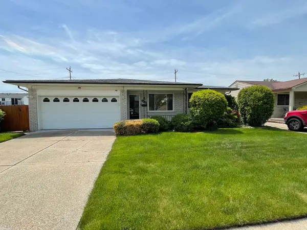 16666 Dort, Roseville, MI 48066