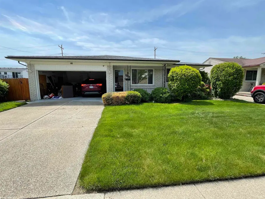 16666 Dort, Roseville, MI 48066 - #2