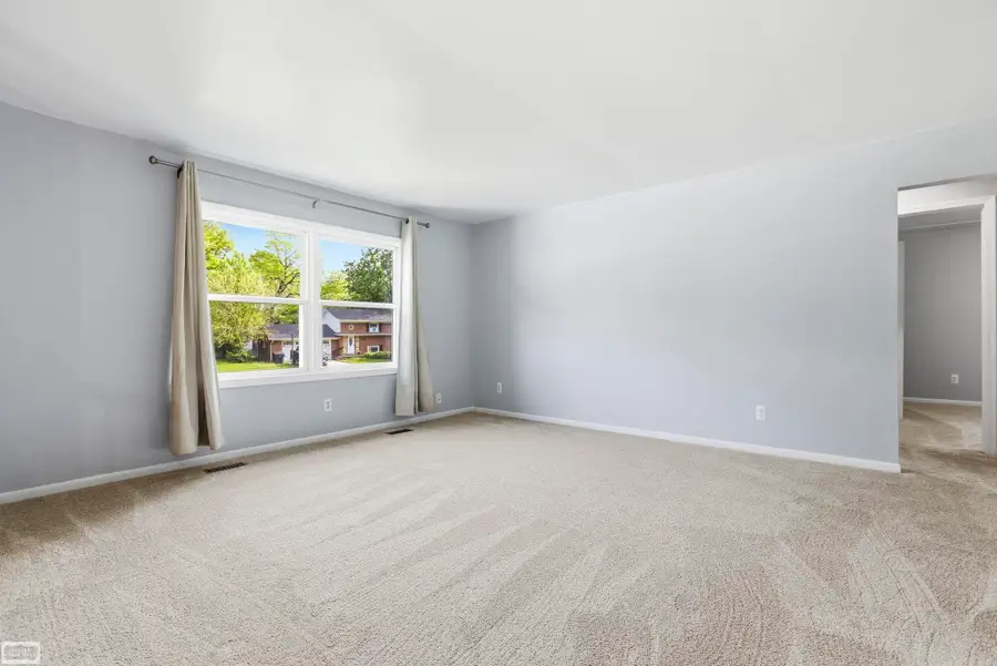 6015 Brynthrop, Shelby, MI 48316 - #3
