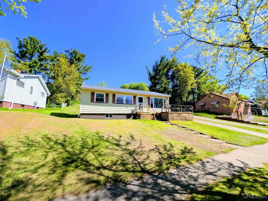 914 W Bluff, Marquette, MI 49855 - #3