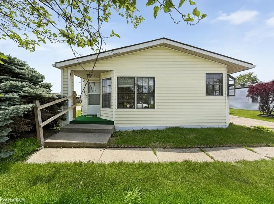 20738 Gaslight, Clinton Township, MI 48036 - #2