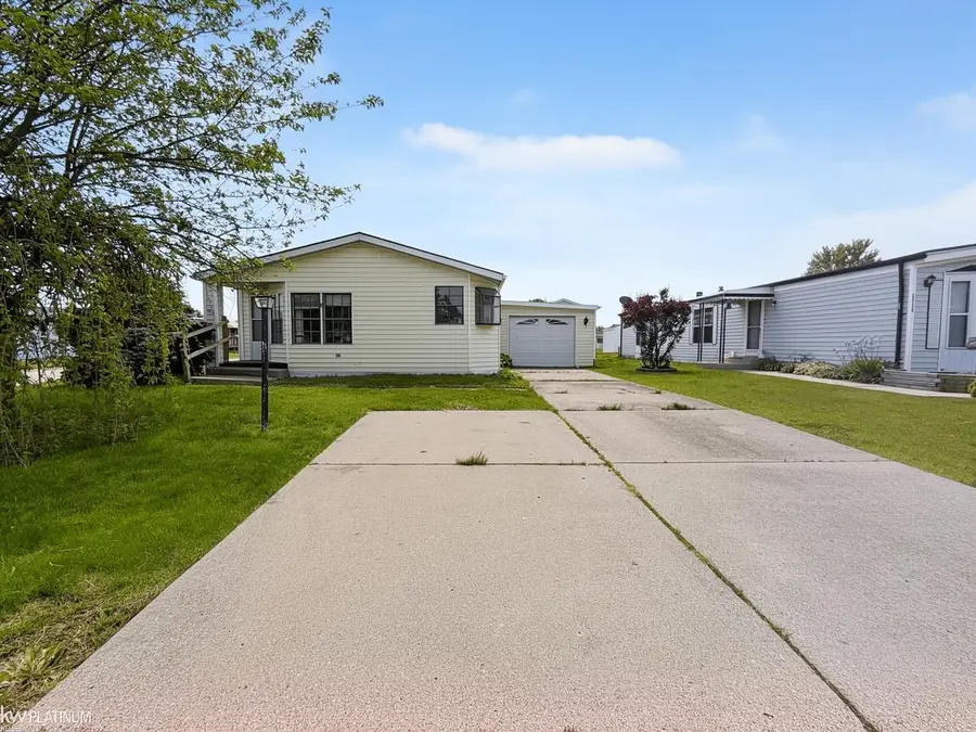 20738 Gaslight, Clinton Township, MI 48036 - #3