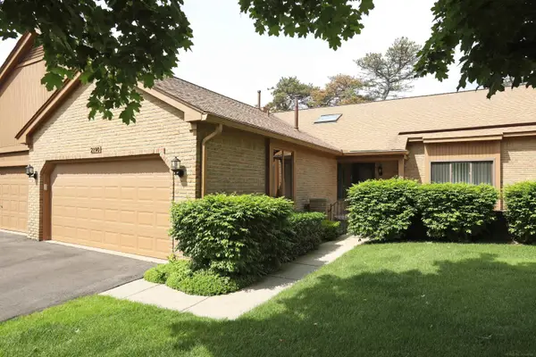 2190 London Bridge, Rochester Hills, MI 48307