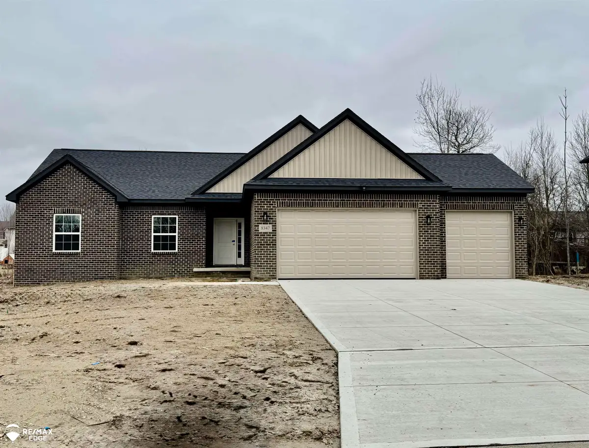 8329 Peninsula, Grand Blanc, MI 48439 - #1