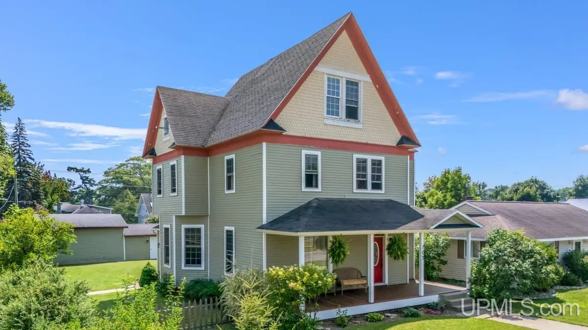 703 Michigan, Gladstone, MI 49837 - #1