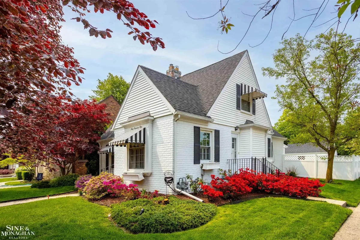 901 Lincoln Rd, Grosse Pointe, MI 48230 - #1