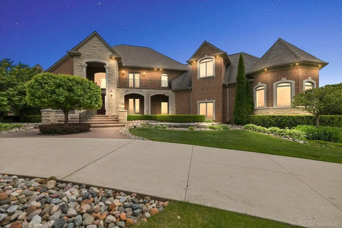 54245 Queensborough, Shelby, MI 48315 - #1