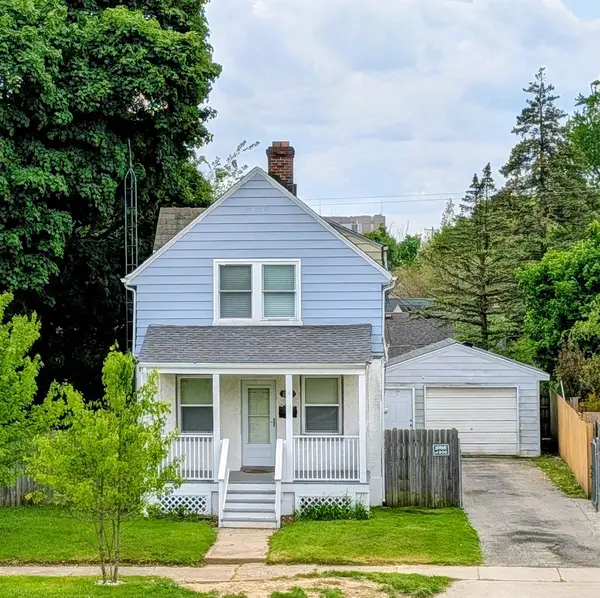1029 N Chevrolet, Flint, MI 48504