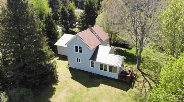 26031 Pike Lake, Toivola, MI 49965