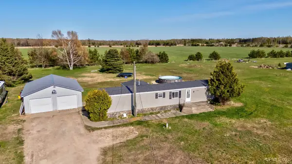 1356 W Kendall, Manistique, MI 49854