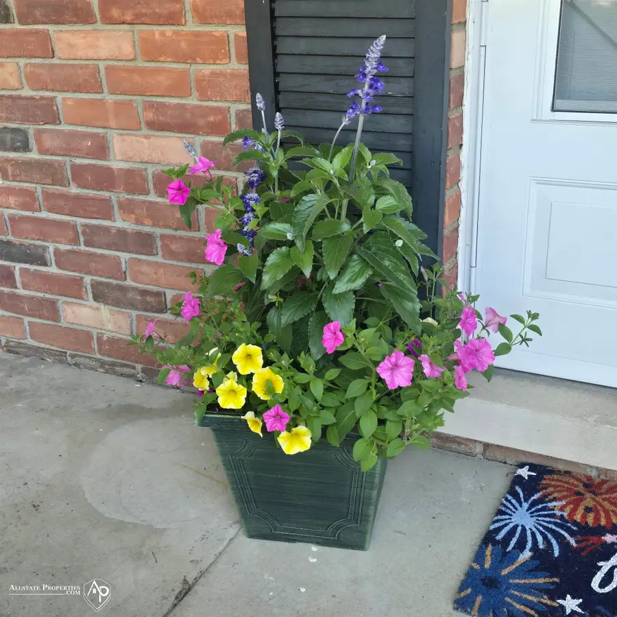 604 Amesbury, Davison, MI 48423 - #2