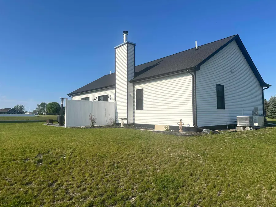 1911 N Se Boutell, Essexville, MI 48732 - #3