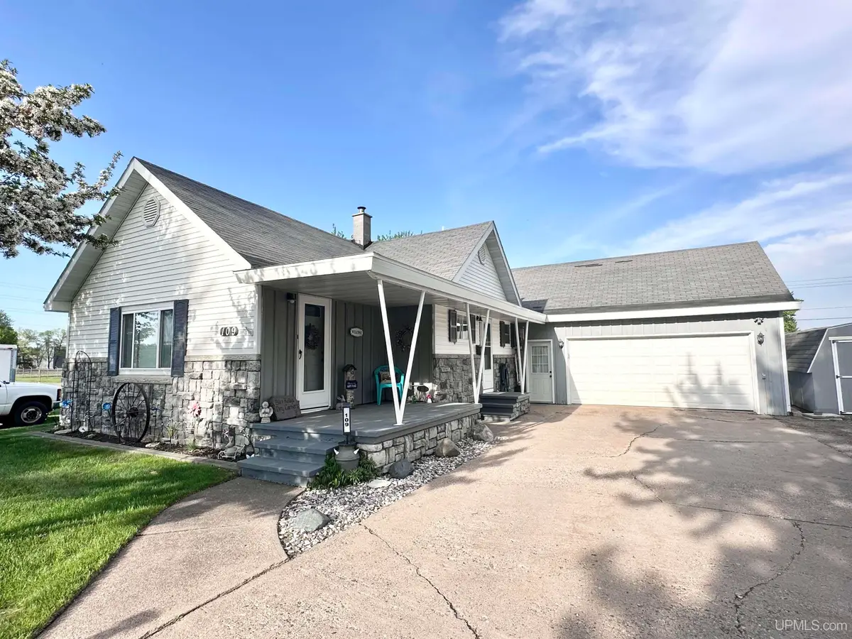 109 Hemlock, Kingsford, MI 49802 - #1