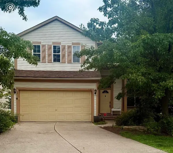 5137 Sandalwood Circle, Grand Blanc, MI 48439