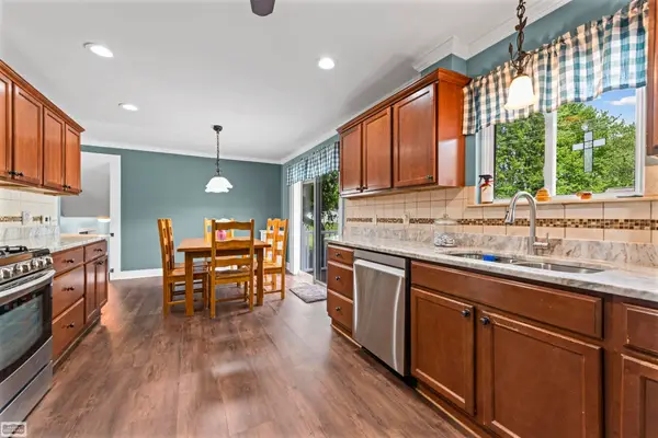 110 N Matteson, Capac, MI 48014
