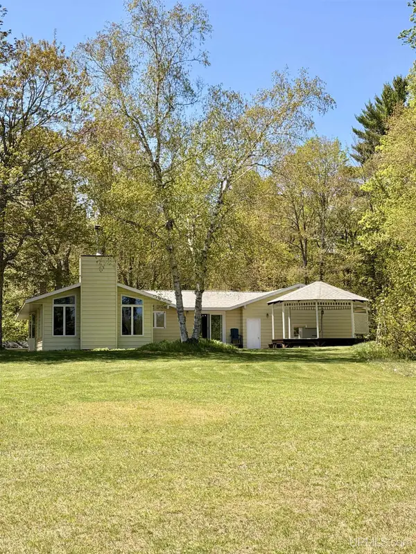 1146 Cooper Lake, Ishpeming, MI 49849