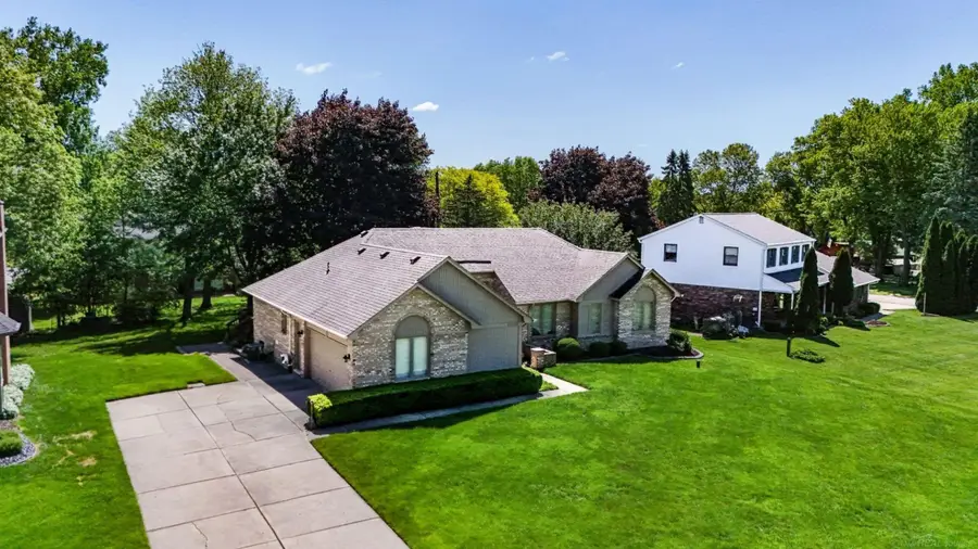 53240 Hillside, Utica, MI 48316 - #2