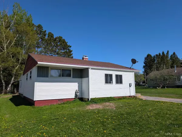 1414 Center Street, Munising, MI 49862