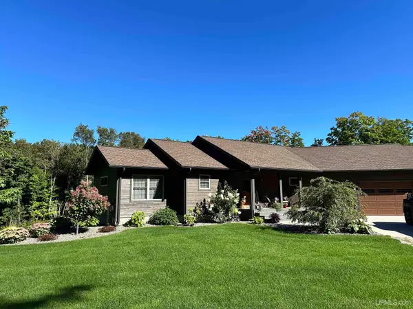 E10409 H58, Munising, MI 49862