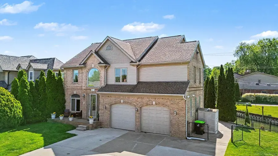 38035 Pointe Rosa, Harrison Township, MI 48045 - #3