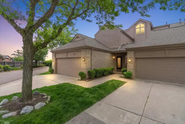 26151 Harbour Pointe, Harrison Twp, MI 48045
