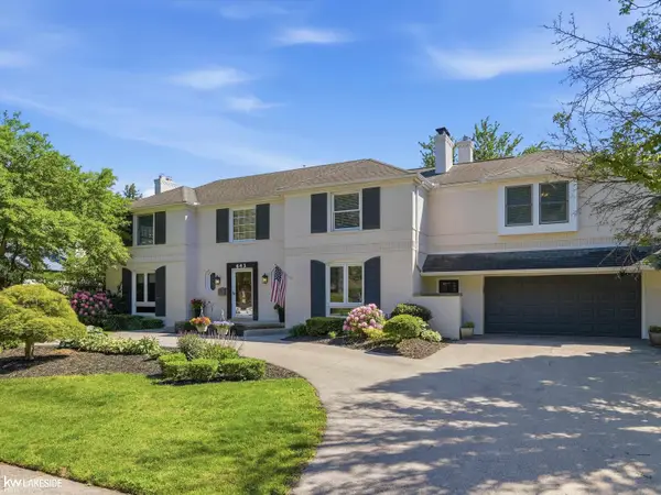 643 Lochmoor, Grosse Pointe Woods, MI 48236