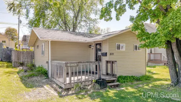 819 E C, Iron Mountain, MI 49801
