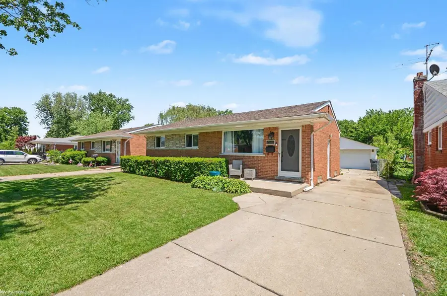 29808 Maplegrove, Saint Clair Shores, MI 48082 - #2
